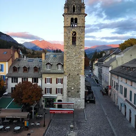 Reveil Sur La Tour Barcelonnette